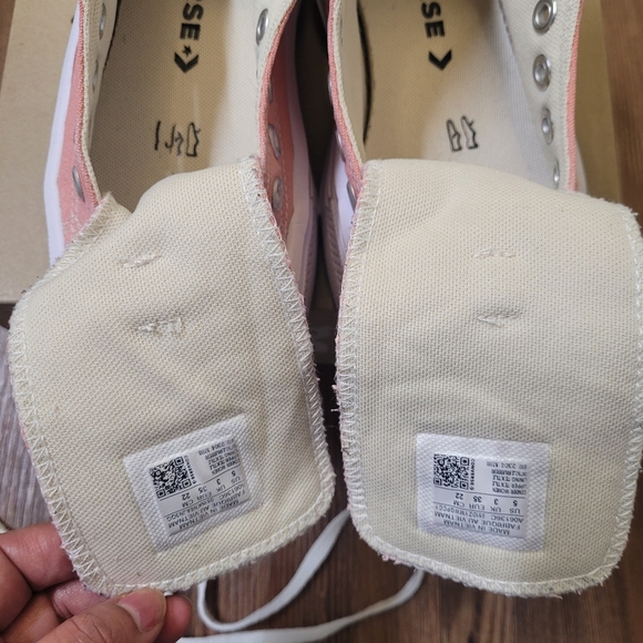 Converse Women's Blush High-Top Sneakers  zise 5‎ used good condition. - Picture 12 of 16